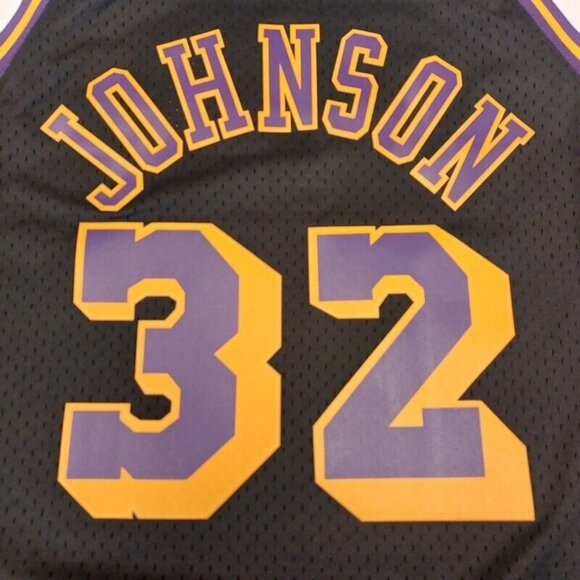 Mitchell & Ness Size L Los Angeles Lakers 1984-85 Magic Johnson Swingman Jersey - Picture 7 of 8